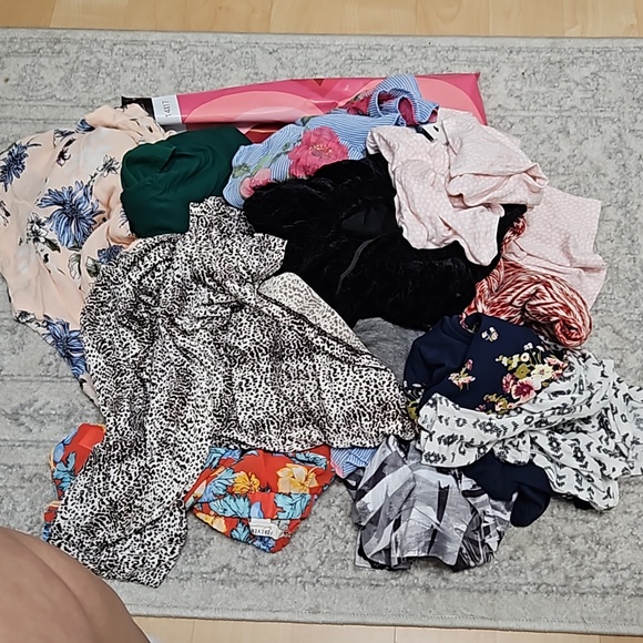 Tops - 2. Mystery 5lb bundle medium items total of 13 items